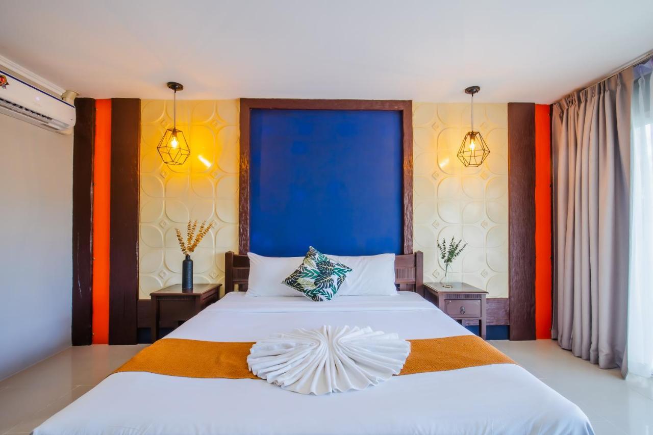Time Out Hotel Patong Ngoại thất bức ảnh